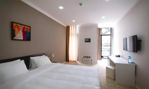 هتل پیاتزا فور کالرز باتومی